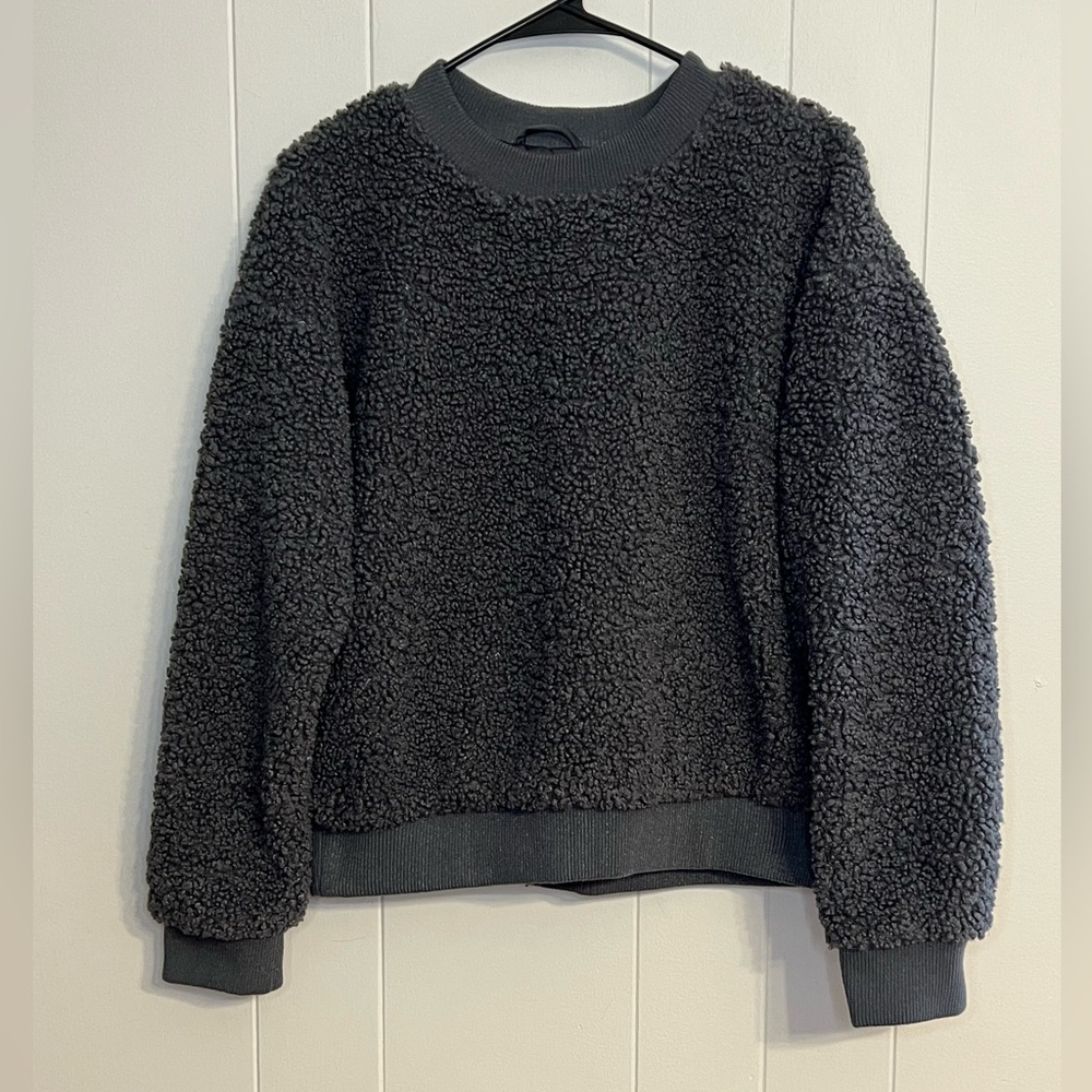 Truth by Republic‎ grey faux fur shearling sweatshirt Size M